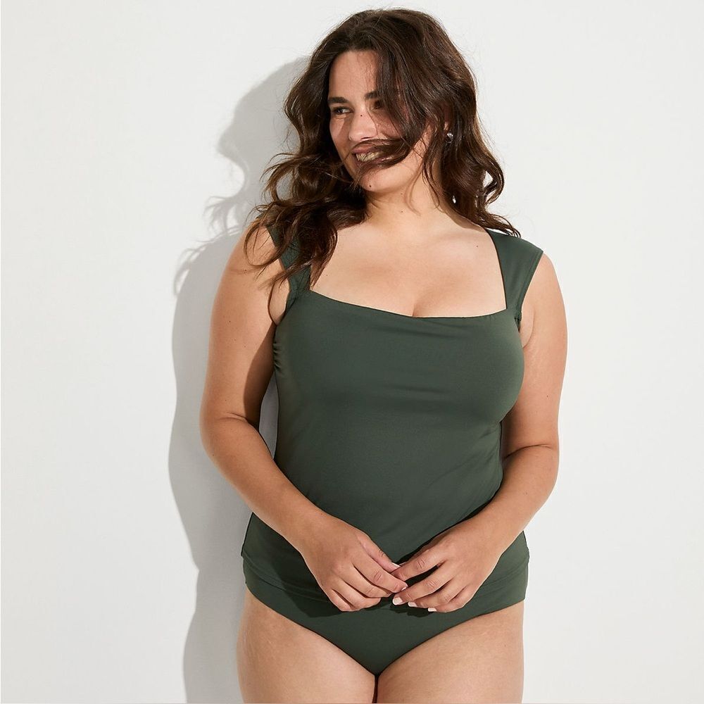 Land's End Plus Size square neck underwire Tankini top
Rich Olive Green Various - Picture 2 of 7